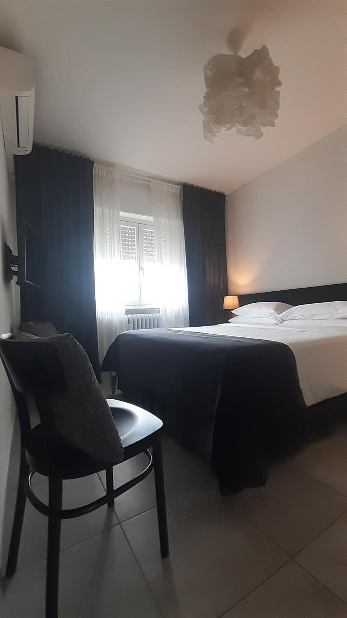 La Duchessa Otel Alba  Dış mekan fotoğraf