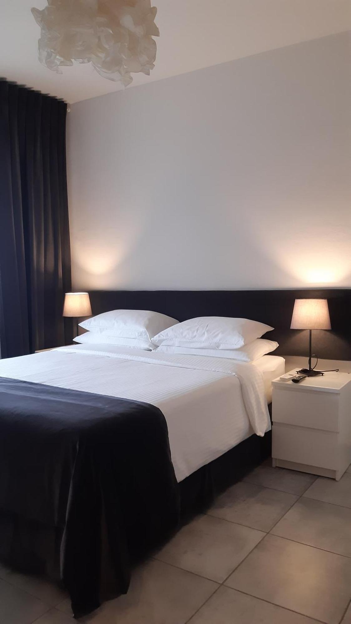 La Duchessa Otel Alba  Dış mekan fotoğraf